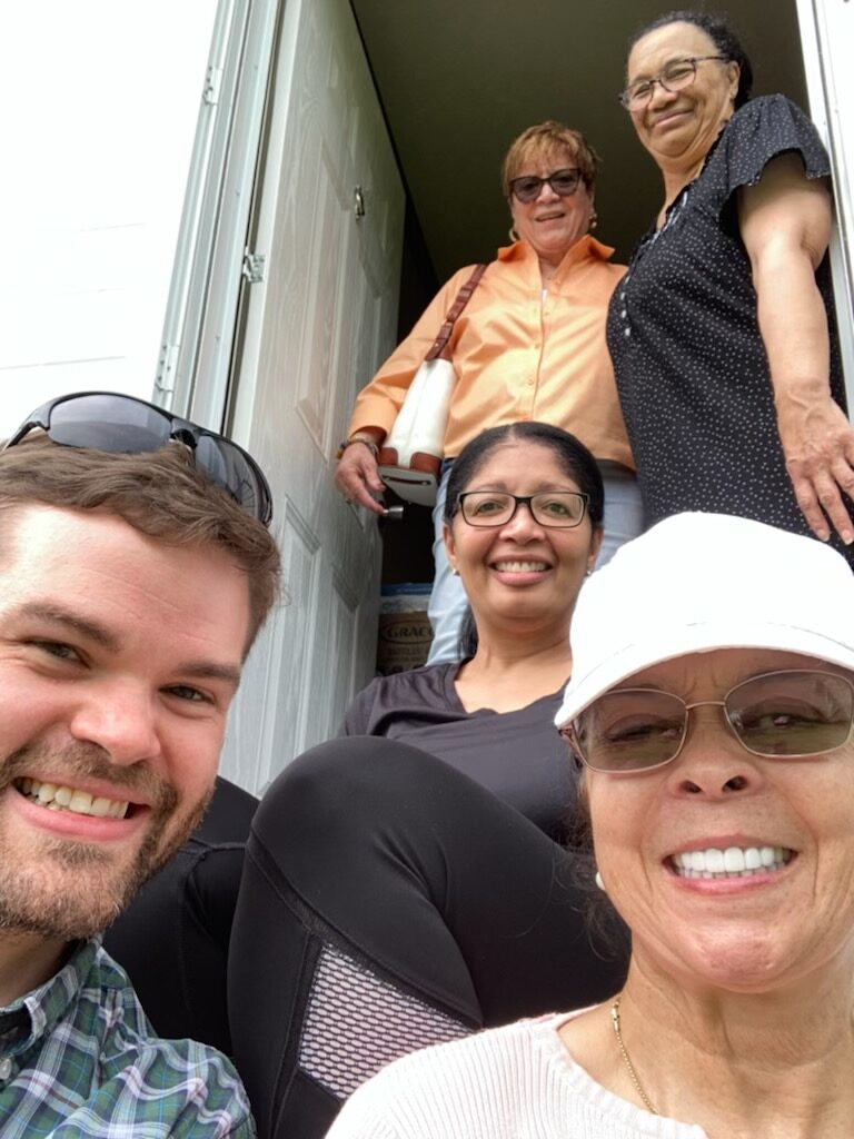 Justin, Lindy, Melinda in middle, Elvira with purse and Carmel